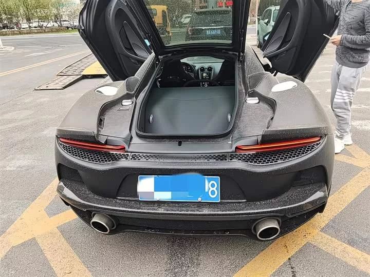 McLaren GT