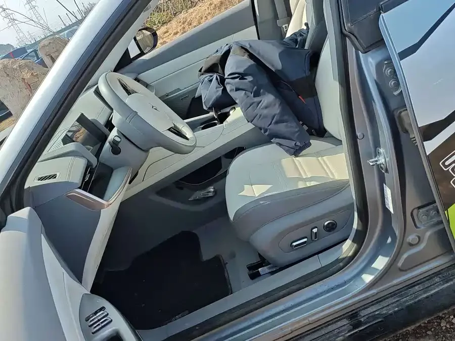 Dongfeng eπ007