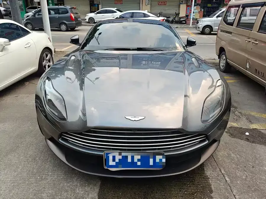 Aston Martin DB11