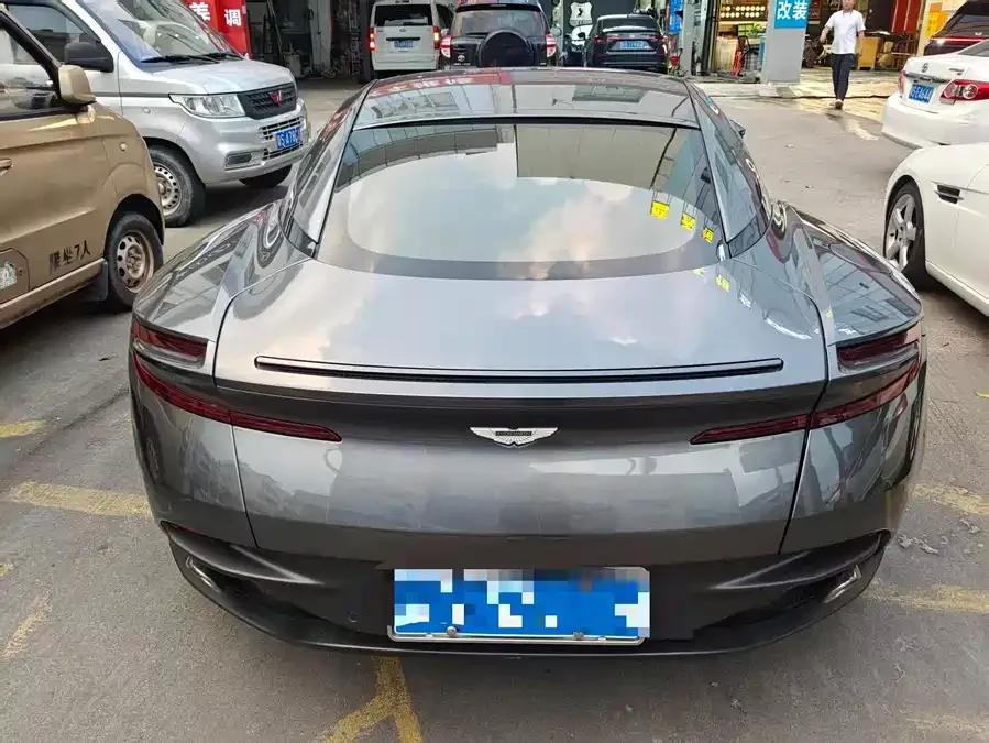 Aston Martin DB11