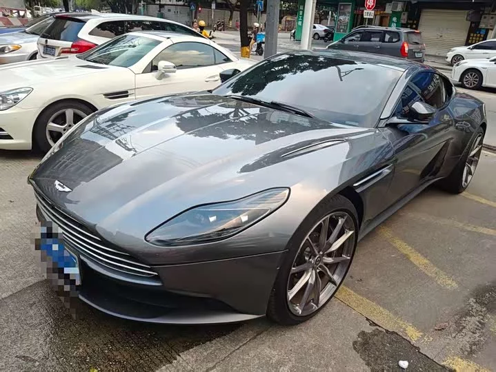 Aston Martin DB11