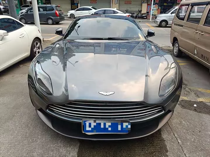Aston Martin DB11