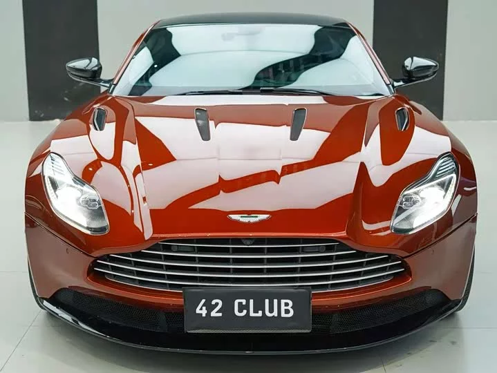 Aston Martin DB11