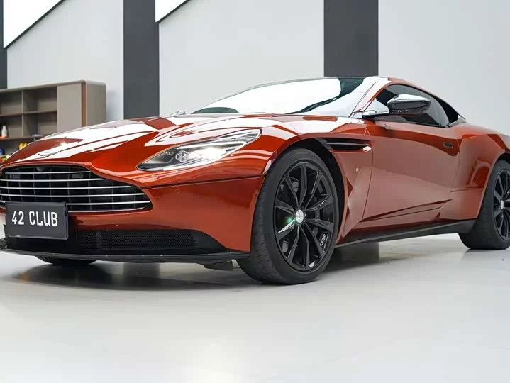 Aston Martin DB11