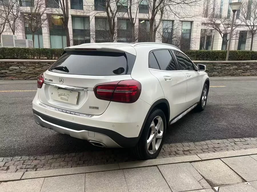 Mercedes Benz GLA