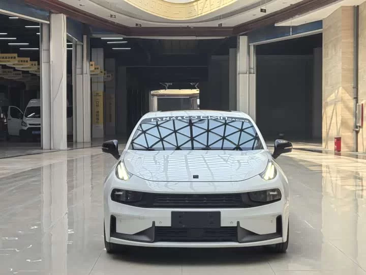 Lynk & Co 03