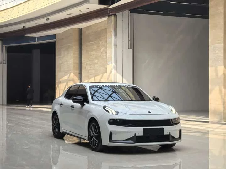 Lynk & Co 03