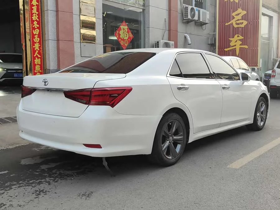 Toyota crown