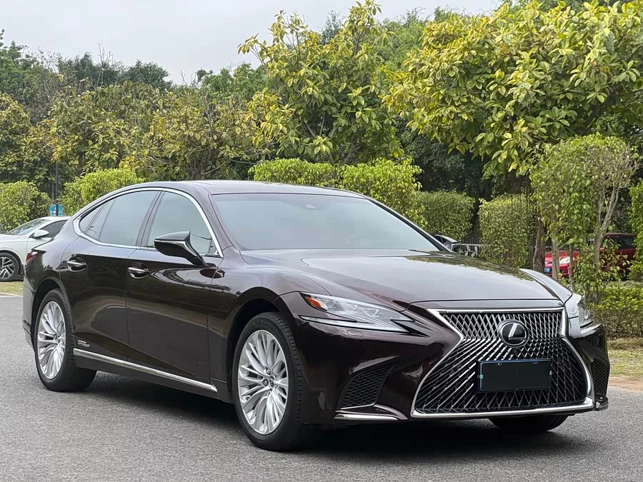 Lexus LS