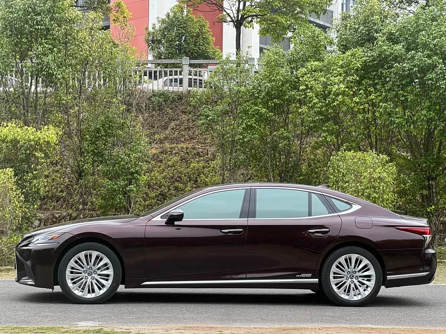 Lexus LS