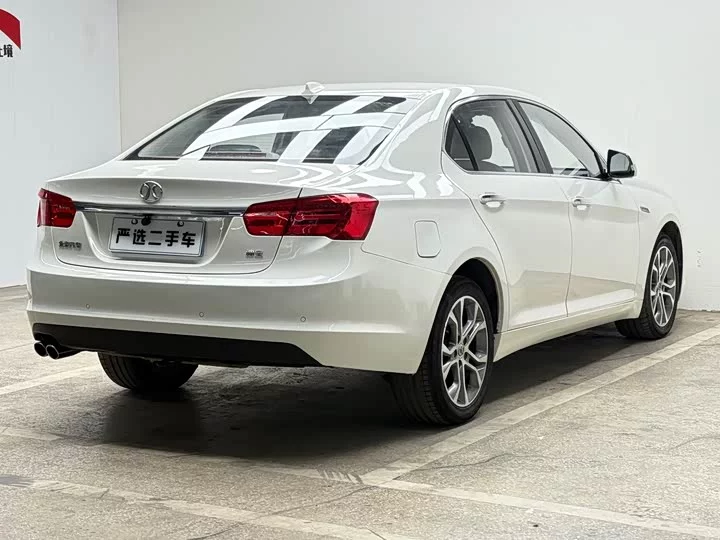 BAIC Saab D70