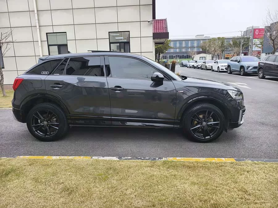 Audi Q2L