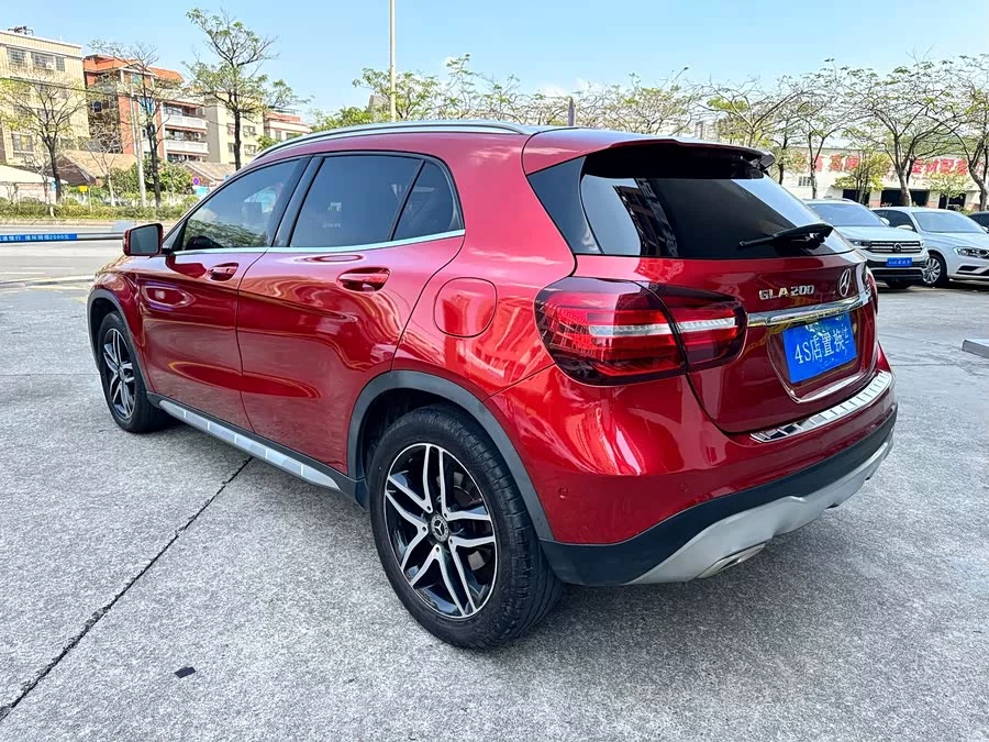 Mercedes Benz GLA