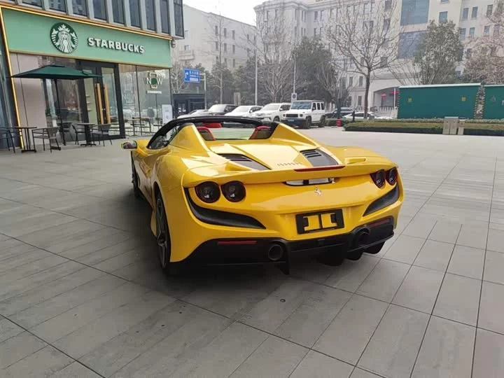ferrari F8