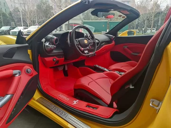 ferrari F8