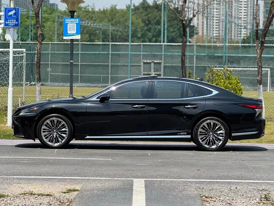 Lexus LS