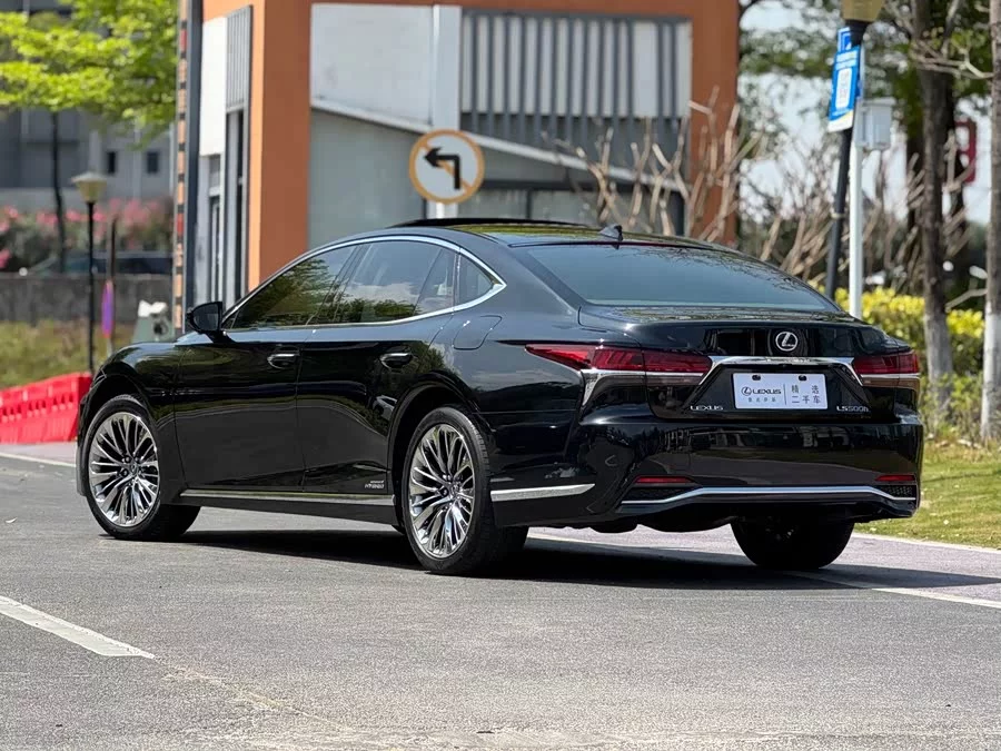Lexus LS