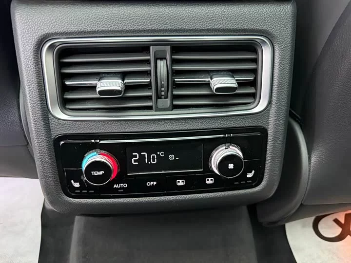 Hongqi HS7