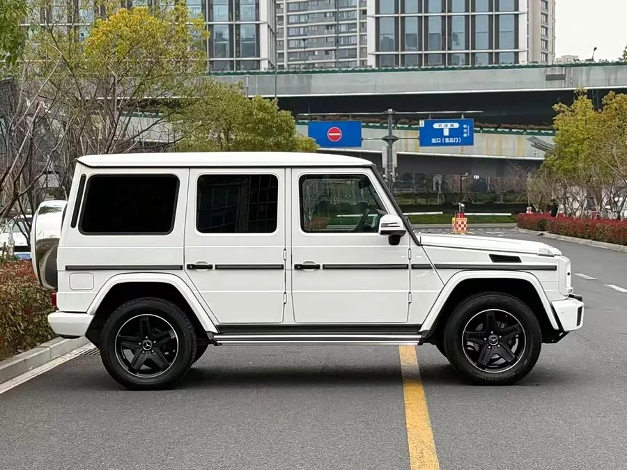 Mercedes Benz G-rated