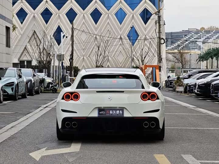 ferrari GTC4Lusso