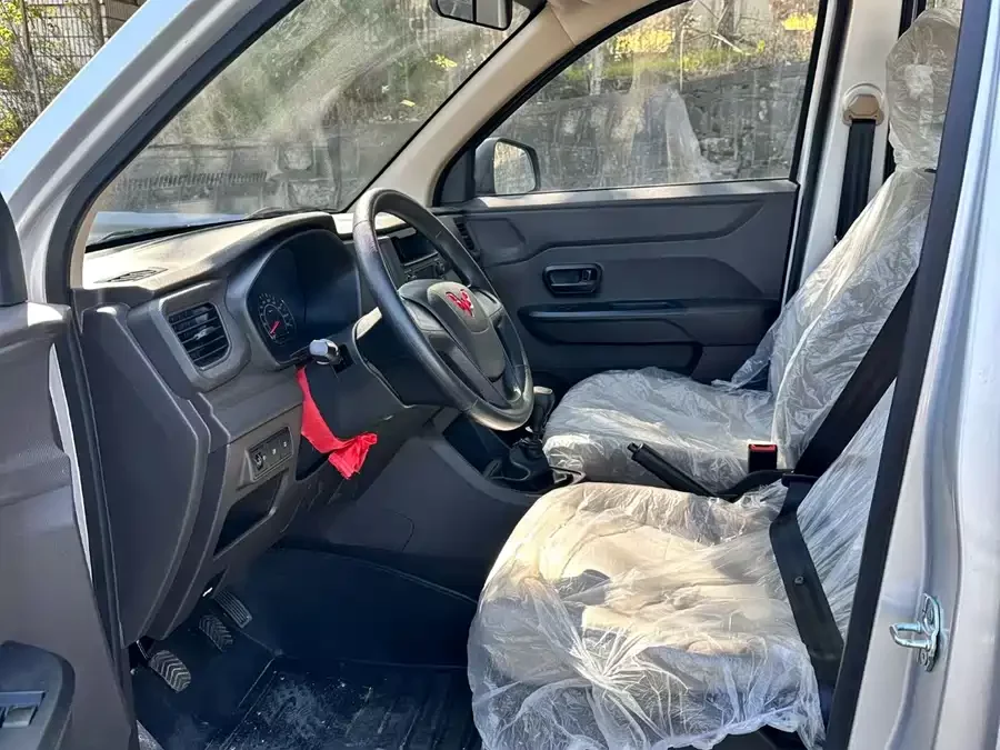Wuling Hongguang V