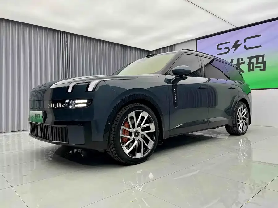 Lynk & Co 900
