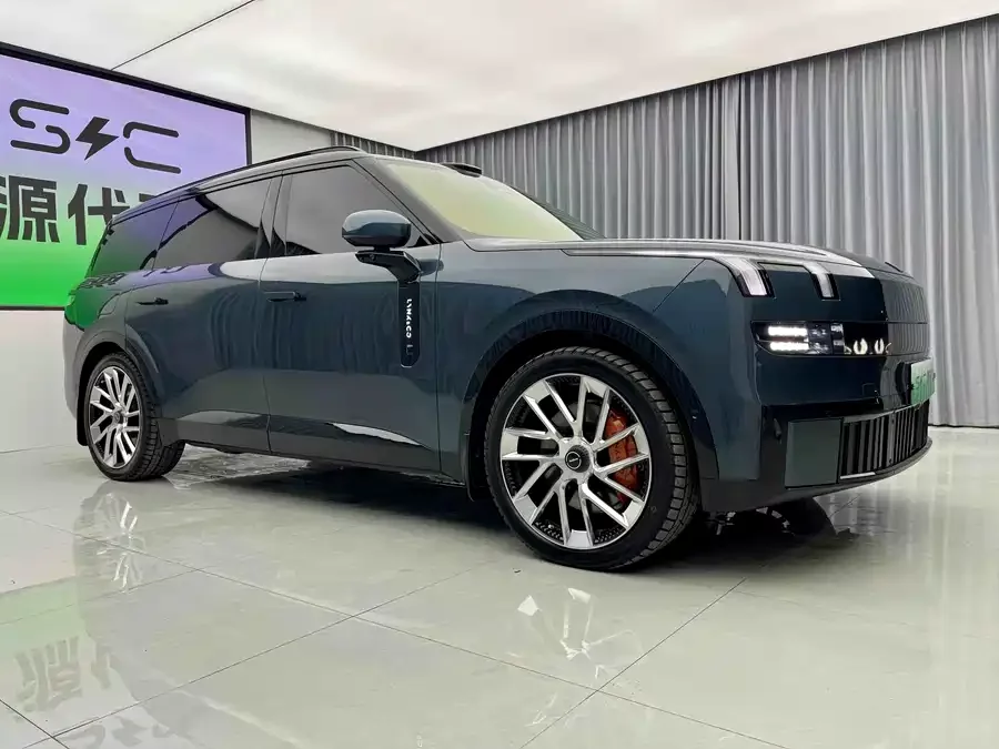 Lynk & Co 900