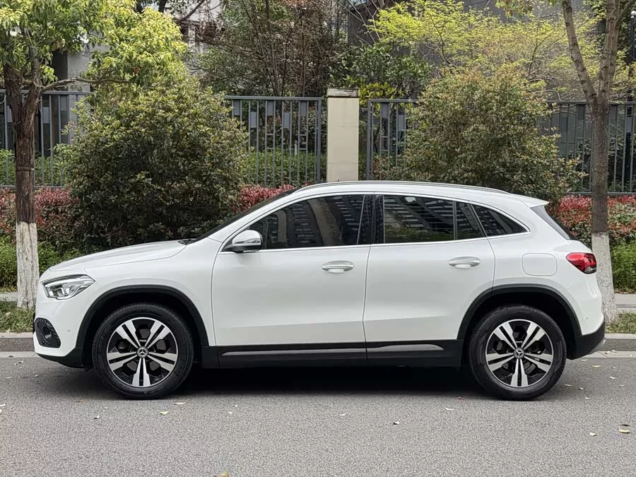 Mercedes Benz GLA