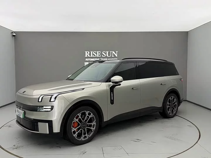 Lynk & Co 900