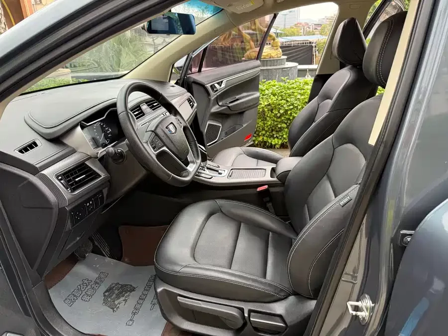 Geely Emgrand GS