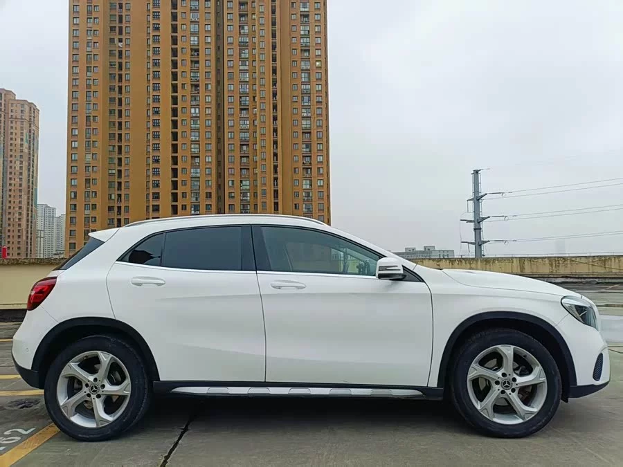 Mercedes Benz GLA