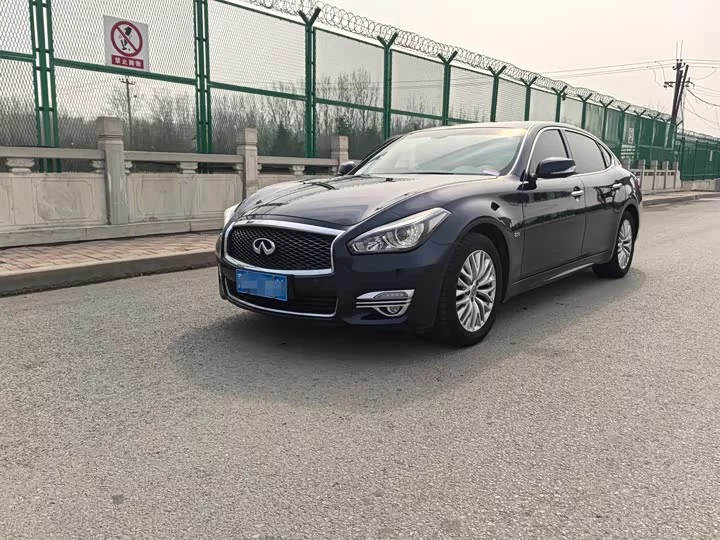 Infiniti Q70