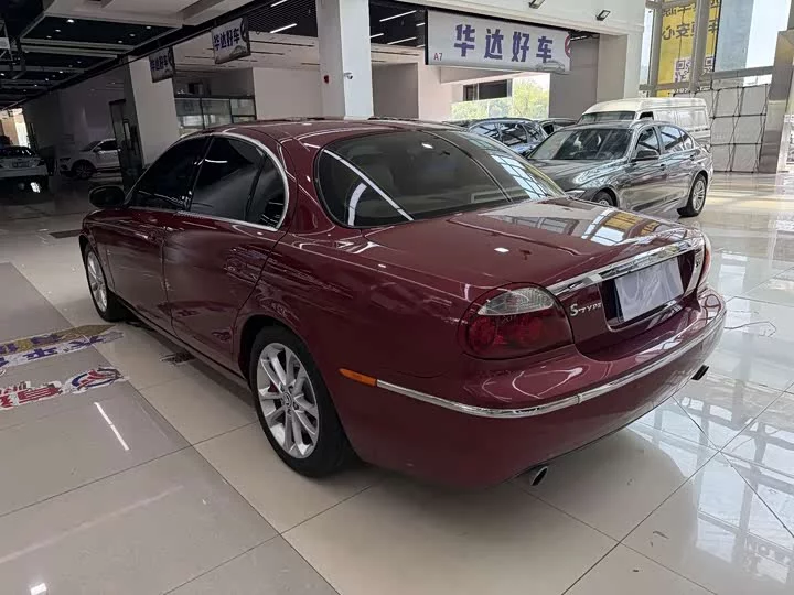 Jaguar S-TYPE
