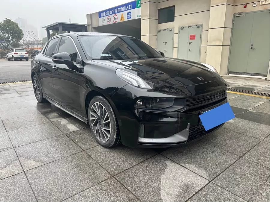 Lynk & Co 03