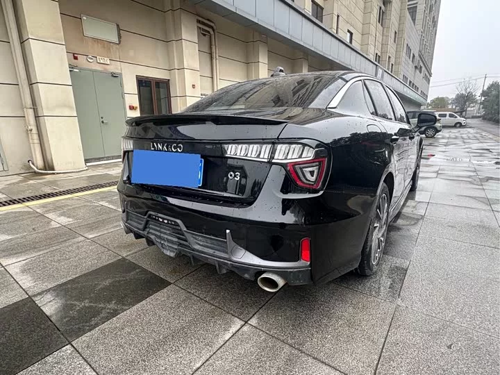 Lynk & Co 03