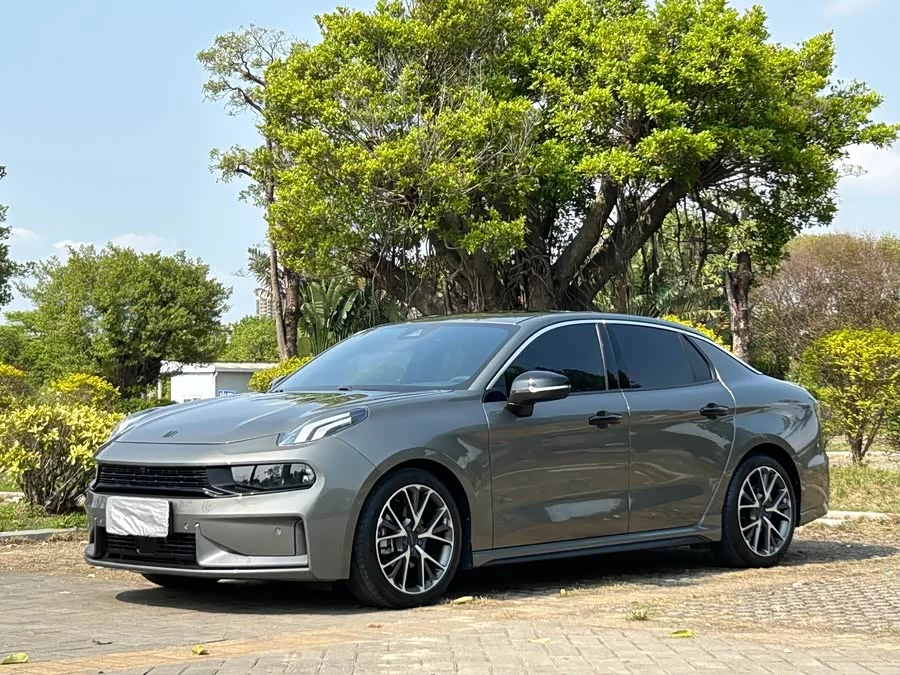 Lynk & Co 03