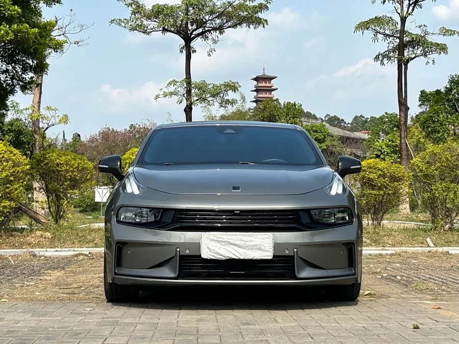 Lynk & Co 03