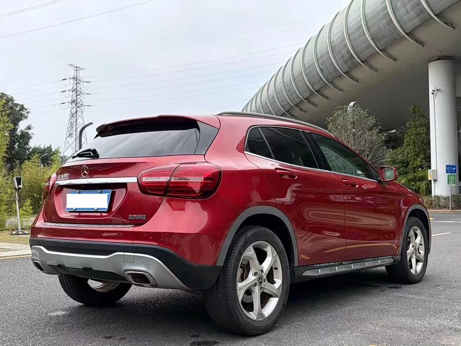 Mercedes Benz GLA