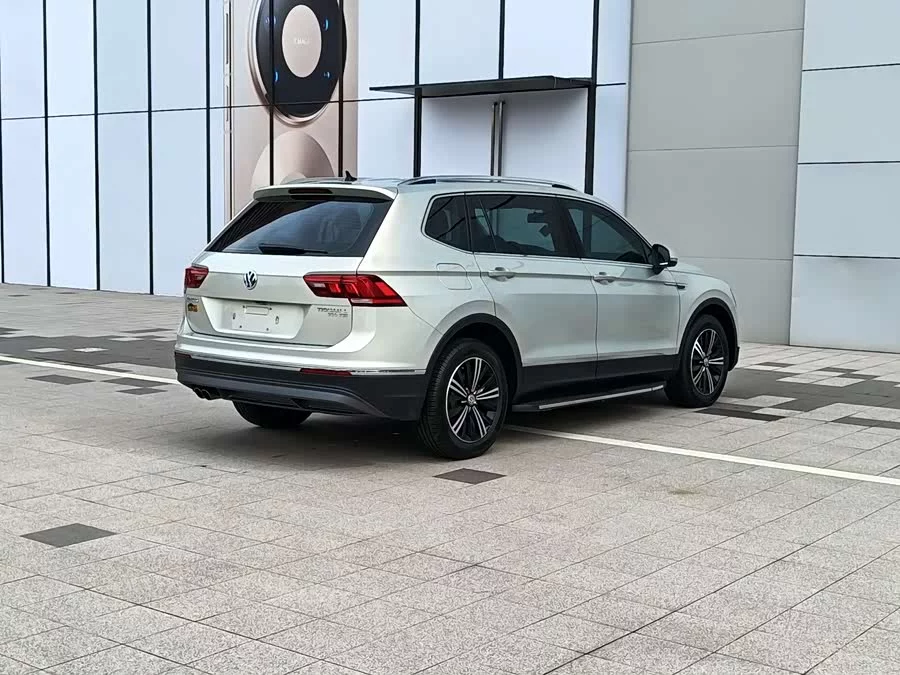 Volkswagen Tiguan L