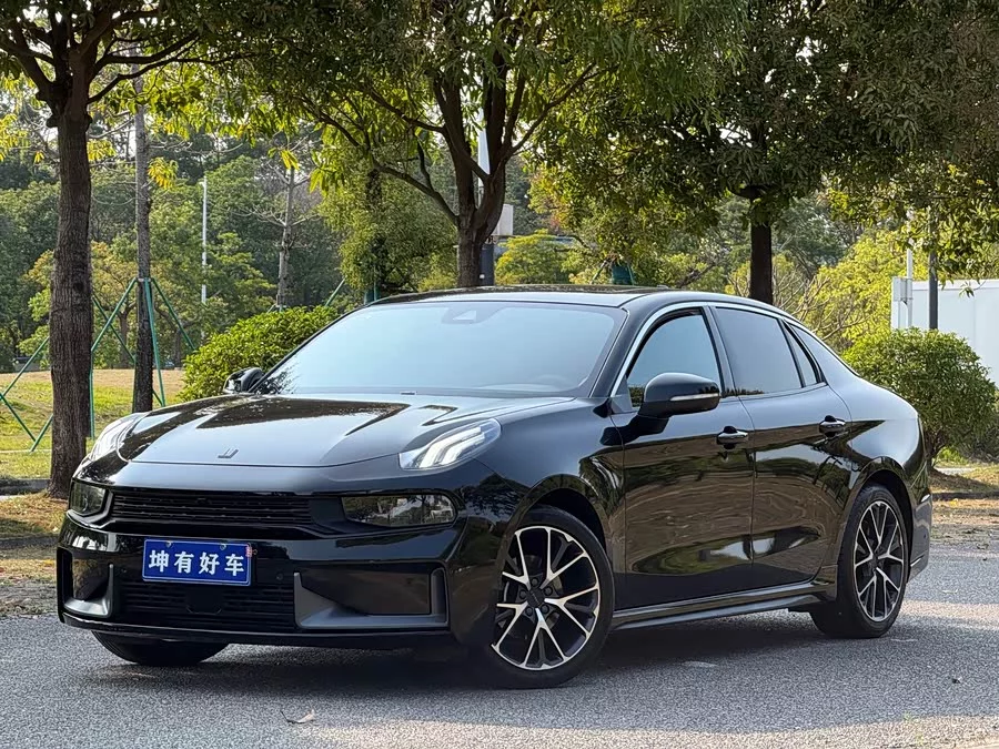 Lynk & Co 03