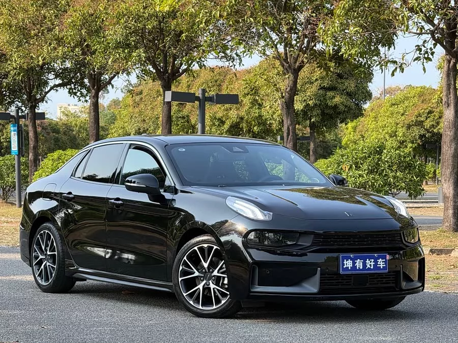 Lynk & Co 03