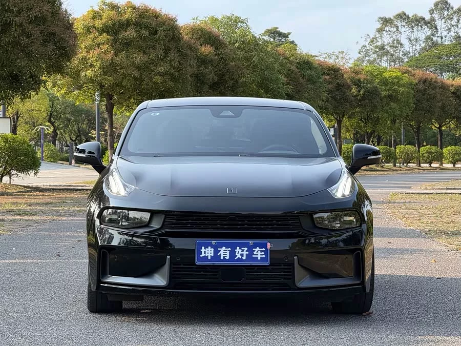 Lynk & Co 03