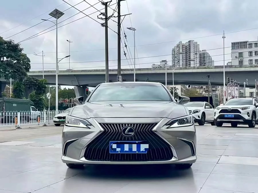Lexus ES