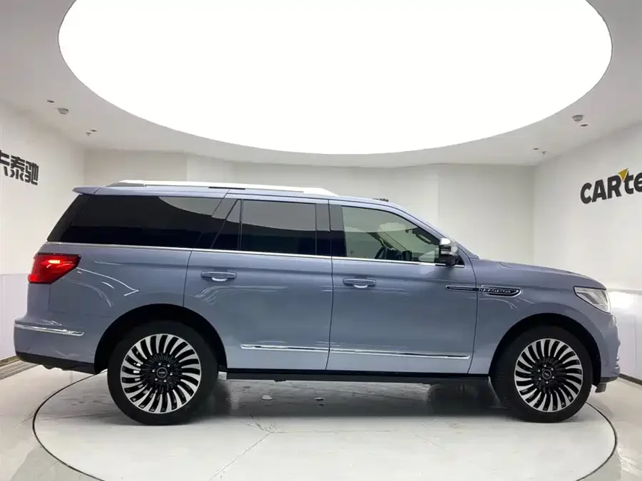 Lincoln Navigator