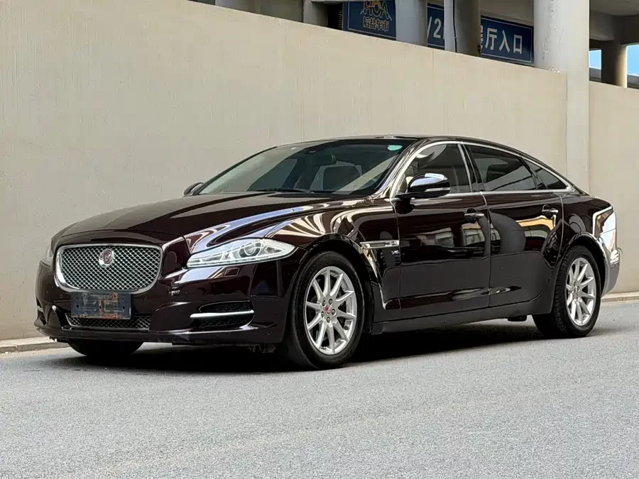Jaguar XJ