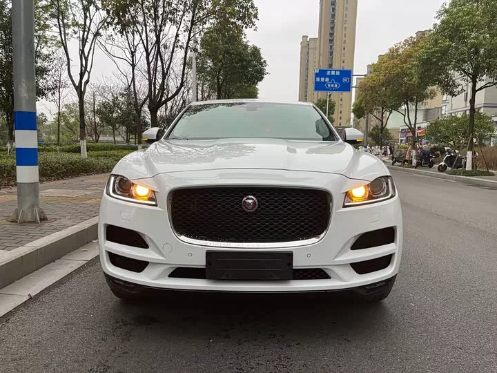 Jaguar F-PACE