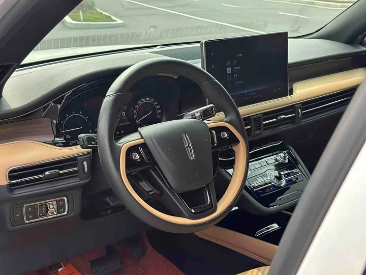 Lincoln adventurer