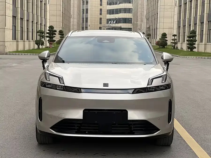 Lynk & Co 08 EM-P