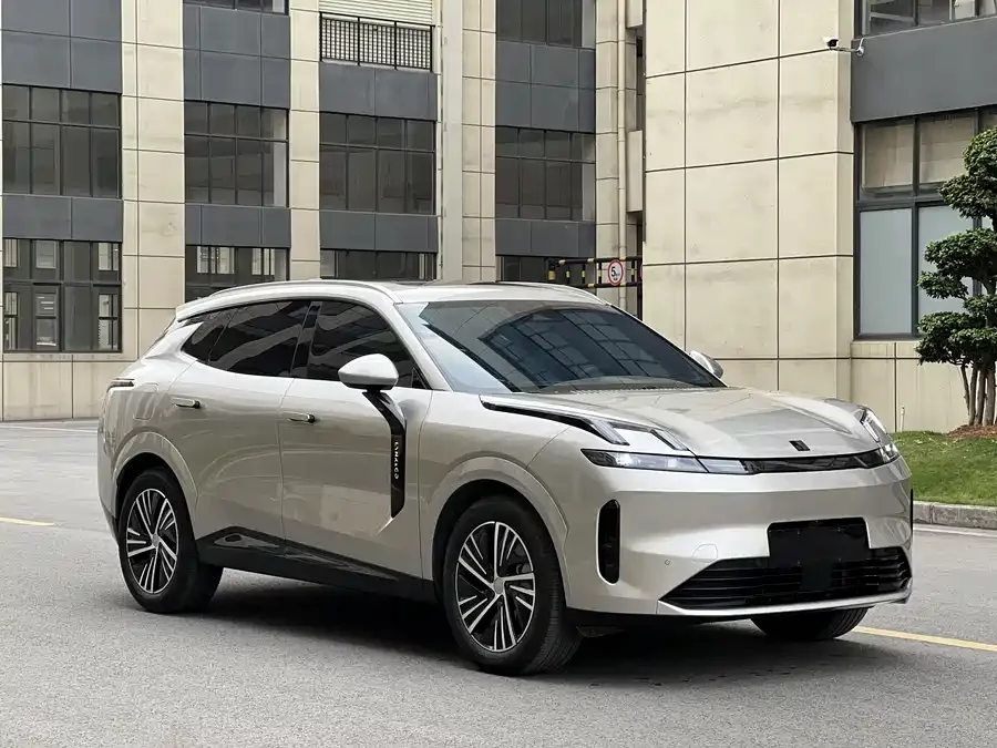 Lynk & Co 08 EM-P