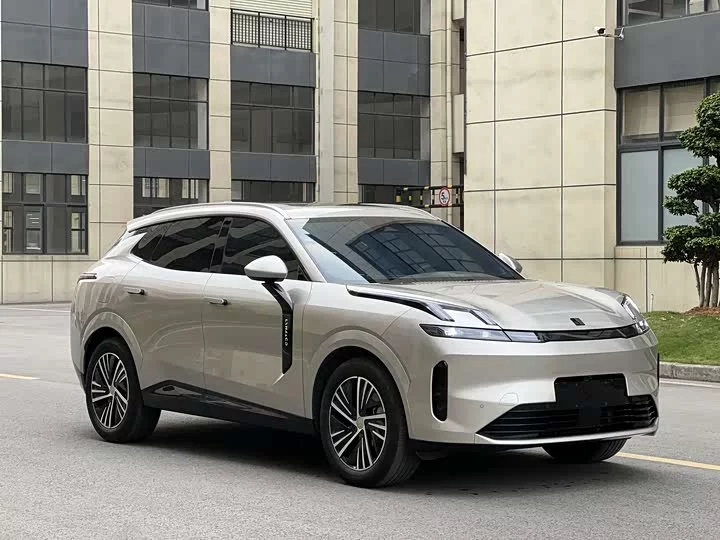 Lynk & Co 08 EM-P